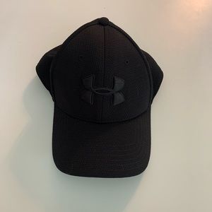 Black Under Armor athletic hat, size MD/LG